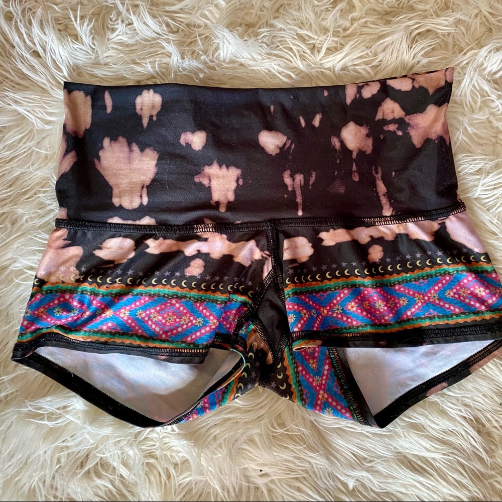 Teeki Shorts Small